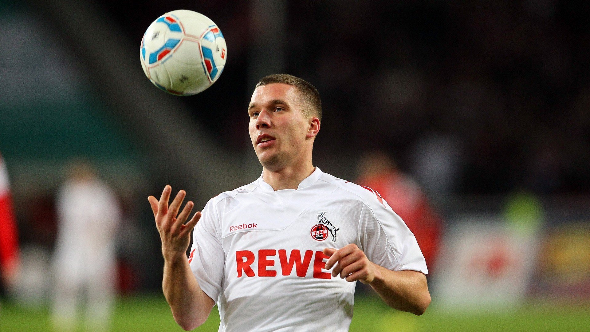 西甲攻防一体：精彩瞬间轮番上演，西甲身体对抗